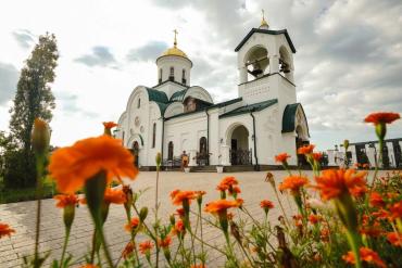 Фото Храм целителя Пантелеймона, возведенный при поддержке Томинского ГОКа, отметил престольный праздник (фото)