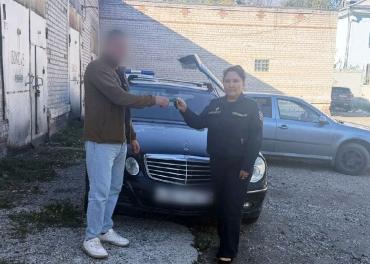 Фото Судебные приставы передали военным шесть конфискованных автомобилей