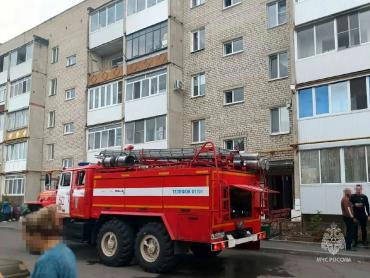 Фото В Аше произошел пожар в пятиэтажном доме, жители эвакуировались