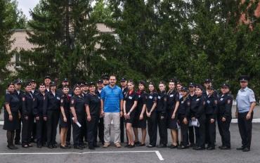 Фото Легенда гиревого спорта Иван Денисов встретился с будущими полицейскими в Челябинске