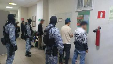 Фото Из Челябинской области выслали 23 мигранта