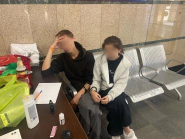 Фото В Челябинске транспортные полицейские задержали подростков с синтетическими наркотиками