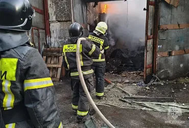 Фото В Челябинске сгорел автосервис