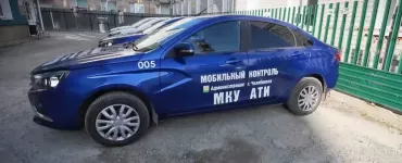 Фото Челябинский «Дозор» выявил десятки авто на газонах в районе парка Гагарина