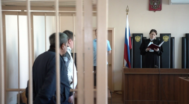Фото Восемь челябинцев незаконно зарегистрировали более 100 иностранцев
