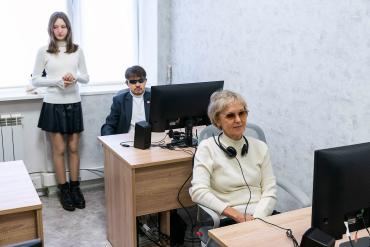Фото В Челябинске открыли специализированный компьютерный класс для незрячих