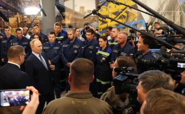 Фото Уральский округ поздравил Владимира Путина с днём рождения