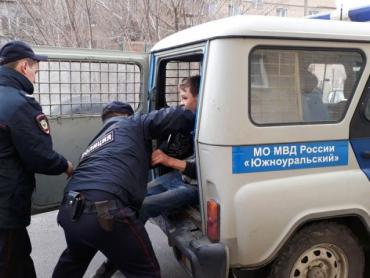 Фото Пьяный житель Южноуральска "заминировал" жилой дом и, заметая следы, совершил поджог