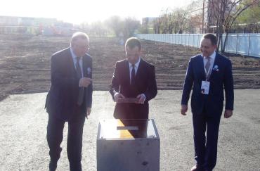 Фото Владимир Путин откроет в Челябинске завод, первый камень в основание которого закладывал Медведев