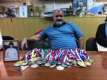 Фото Челябинский культурист в защиту каратистов: «Предлагаете им повесить медальки на гвоздик – мы вам эти медальки засунем куда подальше!»