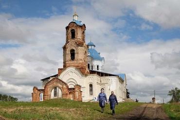 Фото Подарив окна Покровскому храму в селе Булзи, можно обрести вечное поминовение