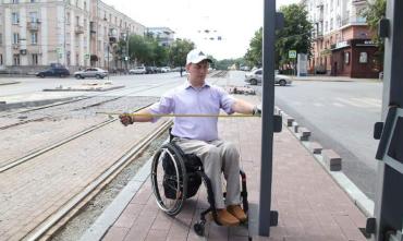 Фото Улица Цвиллинга остается недоступной для челябинцев в инвалидных колясках