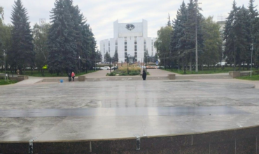 Фото Главный фонтан Челябинска завершил работу и отправился «на зимовку»