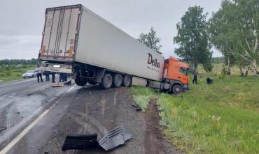 Фото Водитель иномарки скончался после столкновения с фурой