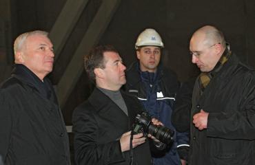 Фото Дмитрий Медведев везет в Магнитогорск зама и министров