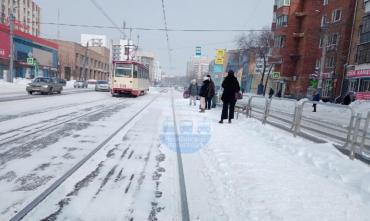 Фото В Челябинске из-за метели ввели режим «Стихия»: Трамваи следуют без графика
