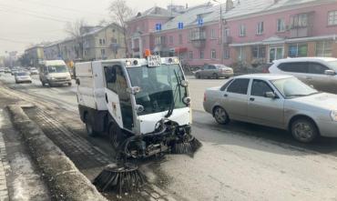 Фото В Челябинске на уборку дорог вывели машины-пылесосы