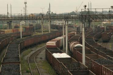 Фото В Челябинске железнодорожная цистерна дала течь