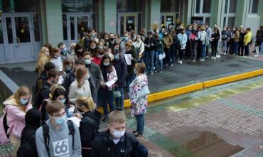 Фото В Челябинске за три часа привились от ковида 300 будущих медиков и их преподавателей