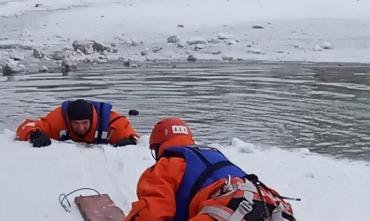 Фото В Агаповском районе ищут провалившегося под лед рыбака