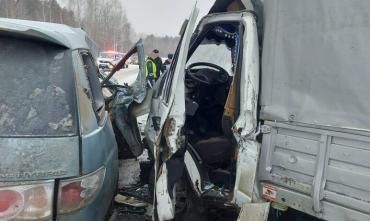 Фото В ДТП на Каслинском шоссе пострадали двое взрослых и двое детей