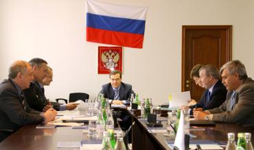 Фото Секретное с приятным. Руководитель администрации президента РФ Дмитрий Медведев провел совещание в Магнитке