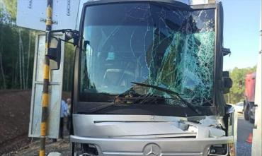 Фото По факту ДТП с экскурсионным автобусом в Ашинском районе СК возбудил уголовное дело