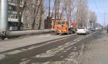 Фото Весна пришла: челябинские улицы начали поливать