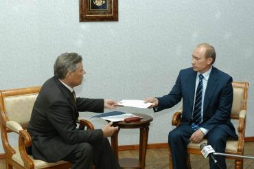Фото Петр Сумин проинформировал Владимира Путина о социально-экономическом развитии Челябинской области