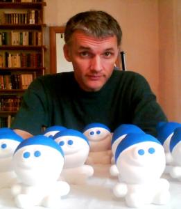 Фото Андрей Чесноков рисует Снежиков и готовит их к Олимпиаде