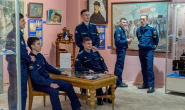 Фото Челябинский музей изобразительных искусств по случаю 23 февраля приготовил мужчинам сюрприз