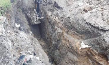 Фото В Мирном рабочего завалило землей во время проведения ремонтных работ