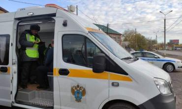 Фото В Челябинске только за одни сутки инспекторы ДПС выявили 218 нарушений со стороны водителей автобусов и маршрутных такси