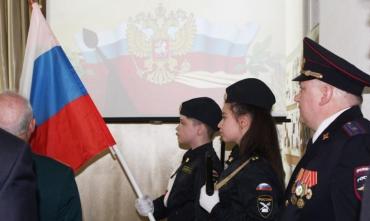 Фото Школьникам Златоуста вручены премии Героя России Сергея Зяблова и передано знамя Бессмертного полка