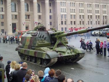 Фото Военная техника не будет таранить "Опели"