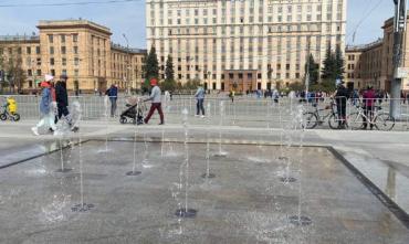 Фото В скверах Центрального района Челябинска запустили «сухие» фонтаны