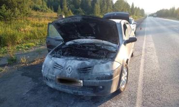 Фото В Челябинской области на трассе загорелся автомобиль с двумя детьми