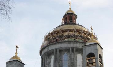 Фото К Новому году центральный купол Христорождественского собора в Челябинске заблестит золотом и подсветится