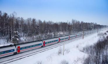 Фото Врачам, которые лечат коронавирус, предоставят скидки на поездки в поезде