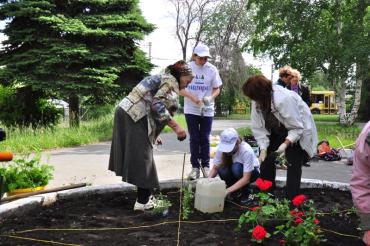Фото Цветы для погибших воинов-интернационалистов в Челябинске