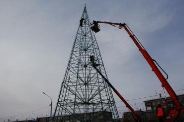 Фото В Магнитогорске начался монтаж ледового городка