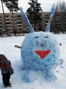 Фото В Чебаркуле ночью разгромили снежный городок