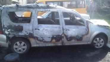 Фото Машину жительницы Магнитогорска уничтожило ночным пламенем