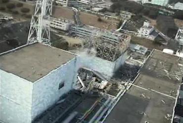Фото Рабочие Фукусимы впервые после аварии зашли внутрь здания