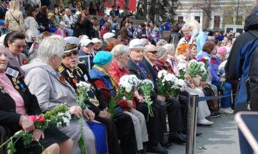 Фото Парад Победы на площади Революции Челябинска объединил тысячи южноуральцев