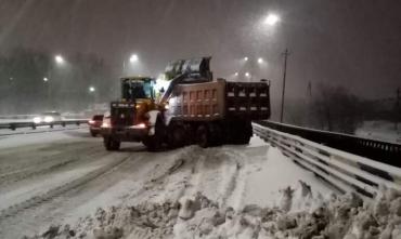 Фото Челябинск продолжает спасаться из снежного плена