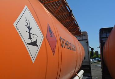 Фото Челябинские таможенники задержали две цистерны с бензином из Казахстана