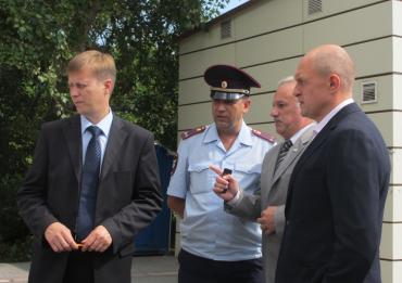 Фото Остановки транспорта в Челябинске защитят от «залетных» автомобилей металлическими столбами