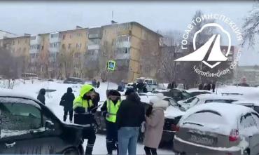 Фото В Златоусте столкнулись 15 автомобилей 