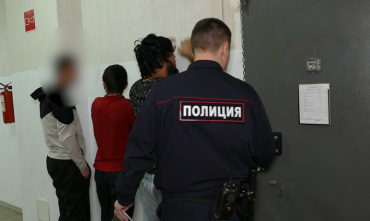 Фото Восемь мигрантов, доставленных в полицию с места убийства подростка в Челябинске, депортируют из России